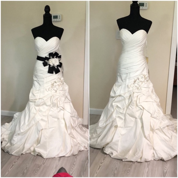 Venus Bridal Dresses & Skirts - Removable black sash- wedding gown